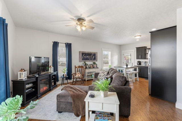 2696 Armstrong Ln, Mt Washington, KY 40047