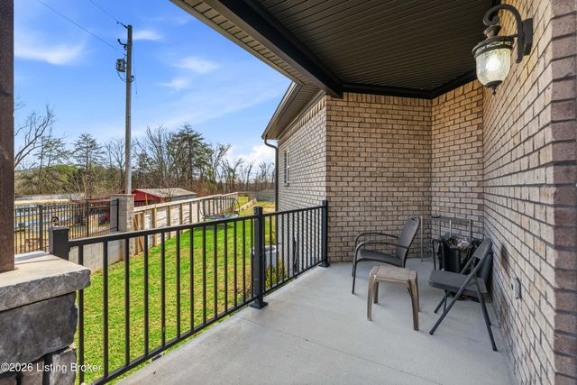 2696 Armstrong Ln, Mt Washington, KY 40047
