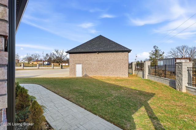 2696 Armstrong Ln, Mt Washington, KY 40047