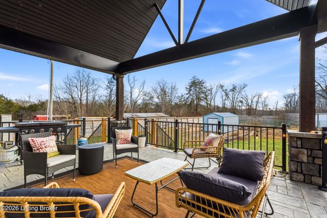 2696 Armstrong Ln, Mt Washington, KY 40047