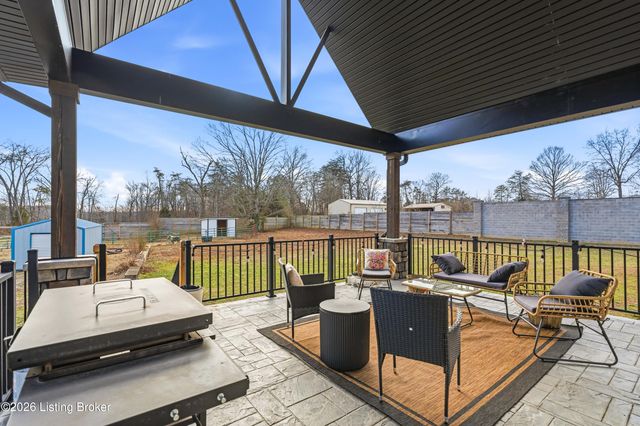 2696 Armstrong Ln, Mt Washington, KY 40047