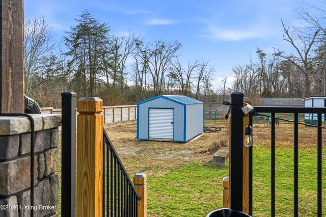 2696 Armstrong Ln, Mt Washington, KY 40047
