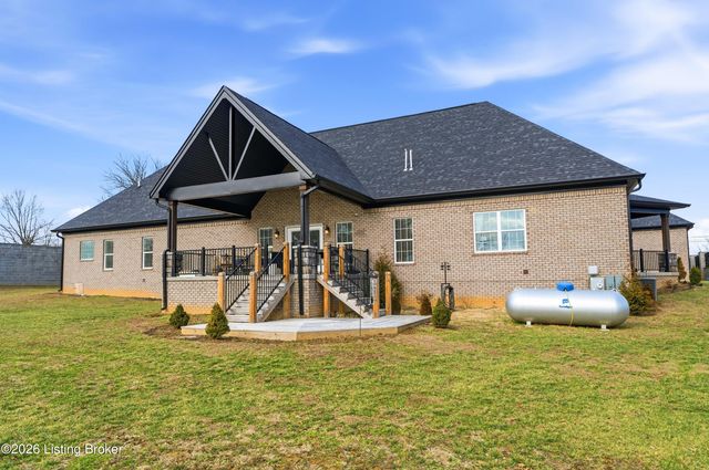 2696 Armstrong Ln, Mt Washington, KY 40047
