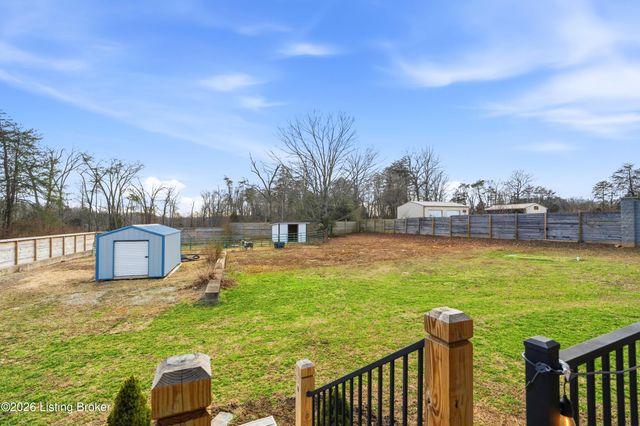 2696 Armstrong Ln, Mt Washington, KY 40047