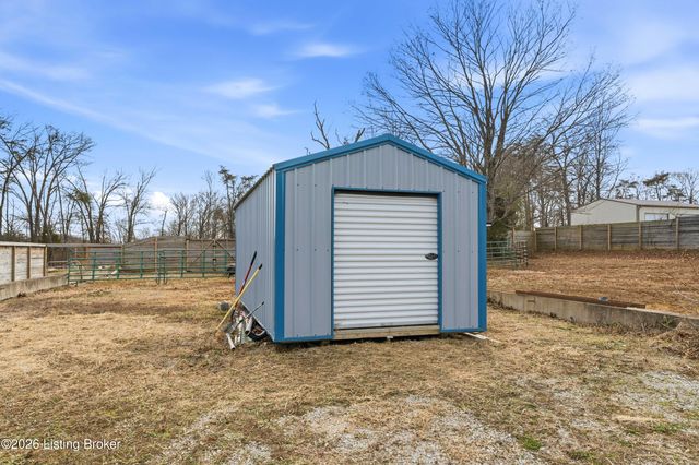 2696 Armstrong Ln, Mt Washington, KY 40047