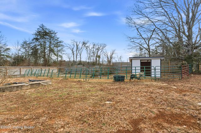 2696 Armstrong Ln, Mt Washington, KY 40047