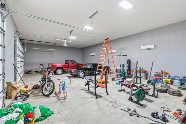 2696 Armstrong Ln, Mt Washington, KY 40047