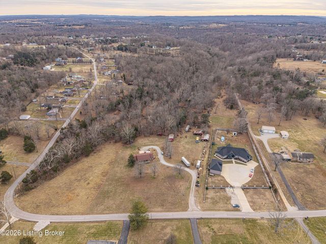 2696 Armstrong Ln, Mt Washington, KY 40047