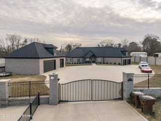 2696 Armstrong Ln, Mt Washington, KY 40047