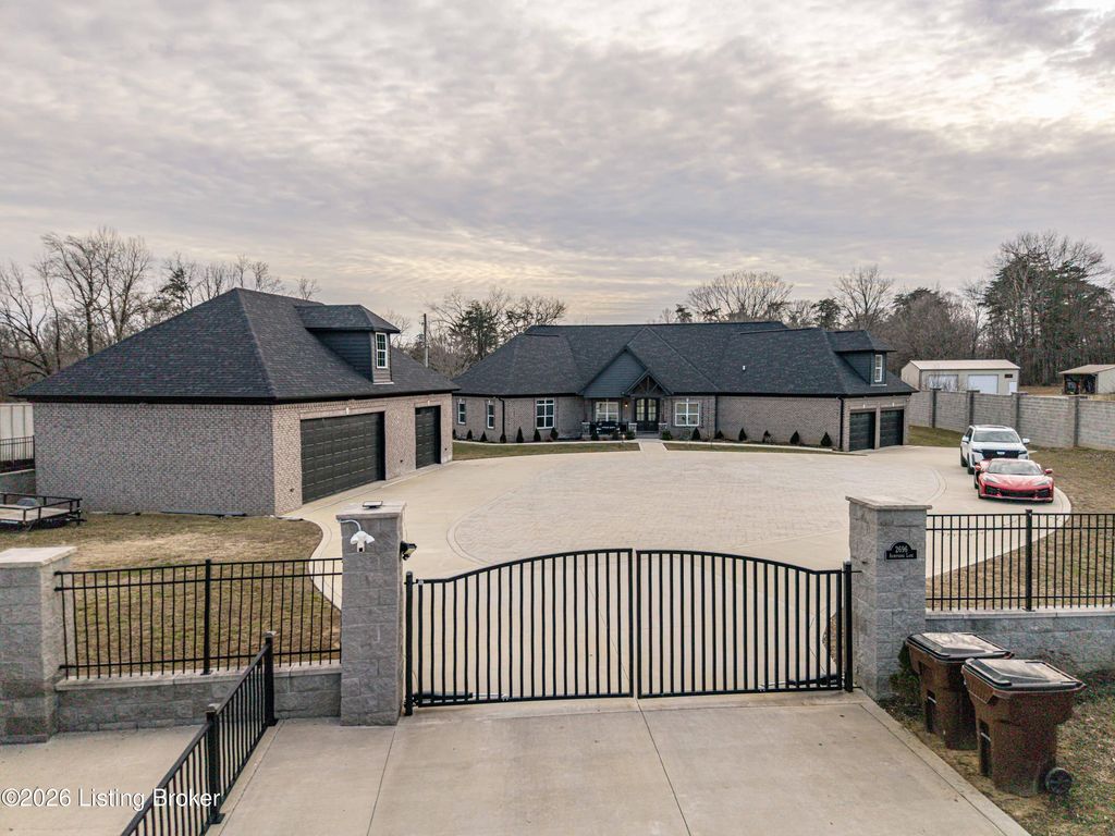 2696 Armstrong Ln, Mt Washington, KY 40047