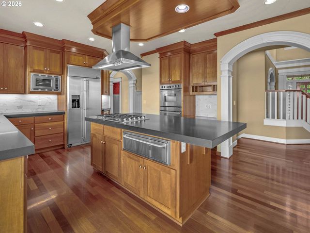 1815 Nw ROSEFINCH Ln, Portland, OR 97229