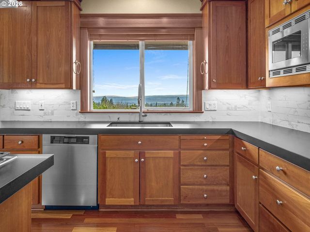 1815 Nw ROSEFINCH Ln, Portland, OR 97229