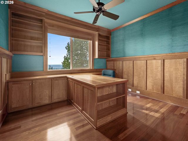 1815 Nw ROSEFINCH Ln, Portland, OR 97229