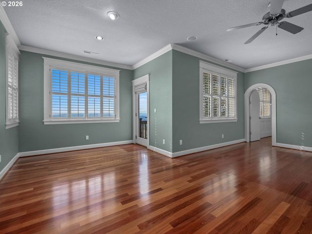 1815 Nw ROSEFINCH Ln, Portland, OR 97229