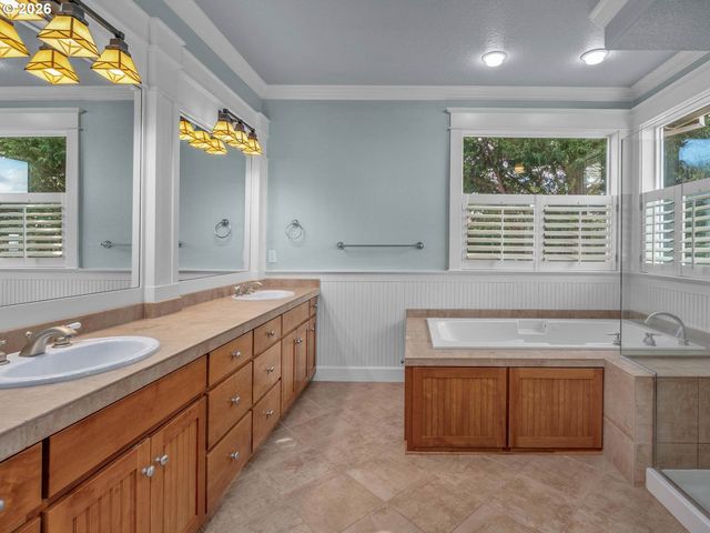 1815 Nw ROSEFINCH Ln, Portland, OR 97229