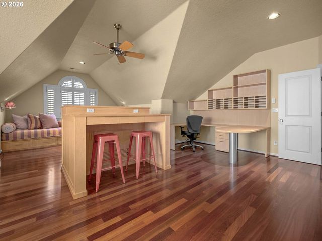 1815 Nw ROSEFINCH Ln, Portland, OR 97229