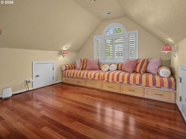 1815 Nw ROSEFINCH Ln, Portland, OR 97229