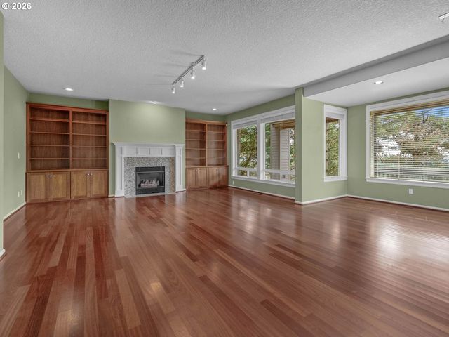 1815 Nw ROSEFINCH Ln, Portland, OR 97229