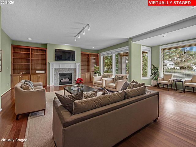 1815 Nw ROSEFINCH Ln, Portland, OR 97229