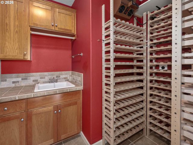 1815 Nw ROSEFINCH Ln, Portland, OR 97229