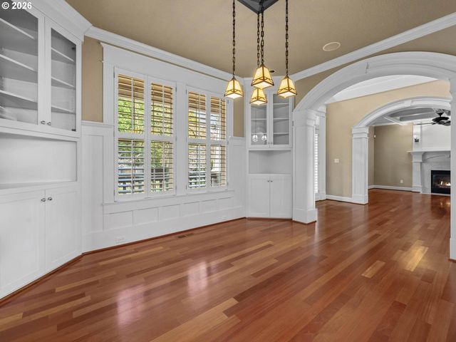 1815 Nw ROSEFINCH Ln, Portland, OR 97229