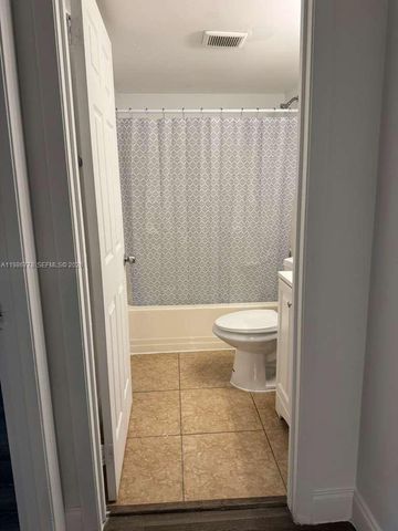 605 Ixoria Avenue 15, Fort Pierce, FL 34982