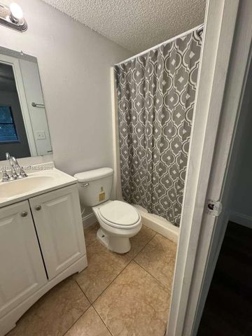 605 Ixoria Avenue 15, Fort Pierce, FL 34982