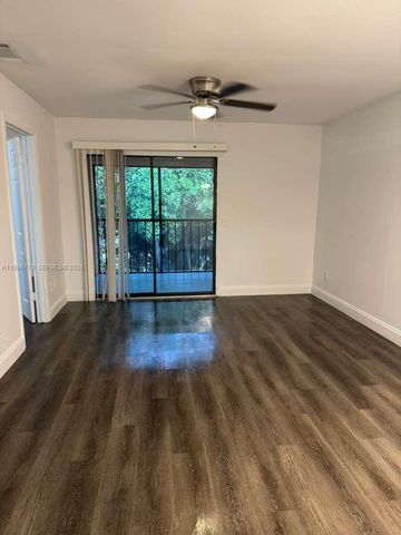 605 Ixoria Avenue 15, Fort Pierce, FL 34982