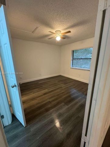605 Ixoria Avenue 15, Fort Pierce, FL 34982