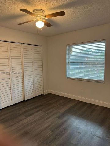 605 Ixoria Avenue 15, Fort Pierce, FL 34982