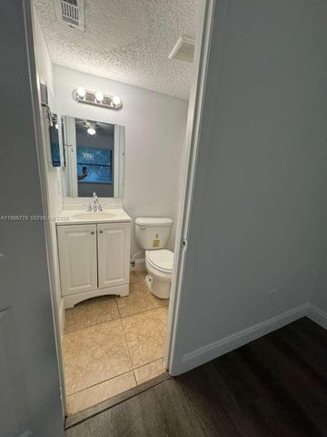 605 Ixoria Avenue 15, Fort Pierce, FL 34982