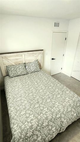 4219 DES MOINES STREET NE, St Petersburg, FL 33703