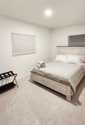 4219 DES MOINES STREET NE, St Petersburg, FL 33703