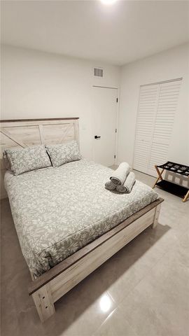 4219 DES MOINES STREET NE, St Petersburg, FL 33703