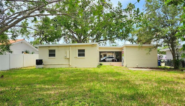 4219 DES MOINES STREET NE, St Petersburg, FL 33703