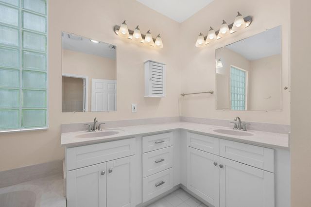 6980 SE Twin Oaks Circle, Stuart, FL 34997