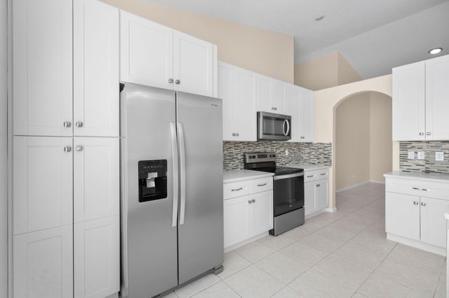 6980 SE Twin Oaks Circle, Stuart, FL 34997