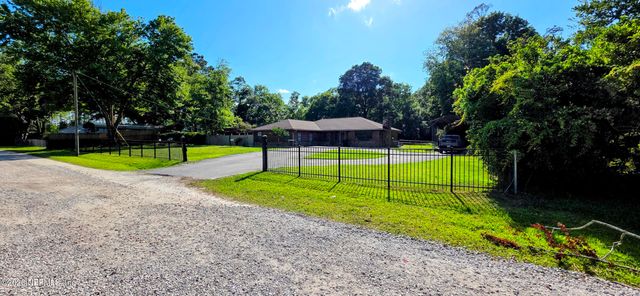 2390 PINE HOLLOW Road, Green Cove Springs, FL 32043