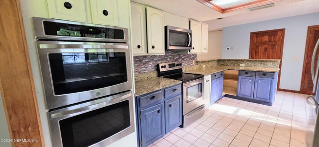 2390 PINE HOLLOW Road, Green Cove Springs, FL 32043