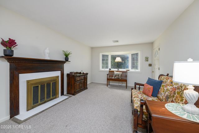 17 Butler Lane 17, Middletown, NJ 07748