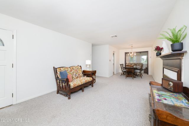 17 Butler Lane 17, Middletown, NJ 07748