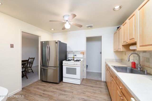 17 Butler Lane 17, Middletown, NJ 07748