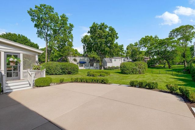 907 W 113th Terrace, Kansas City, MO 64114
