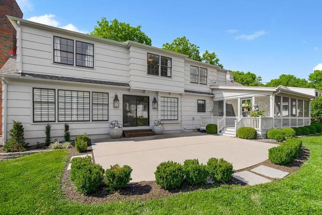 907 W 113th Terrace, Kansas City, MO 64114