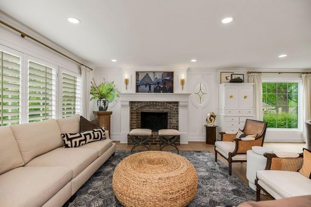 907 W 113th Terrace, Kansas City, MO 64114