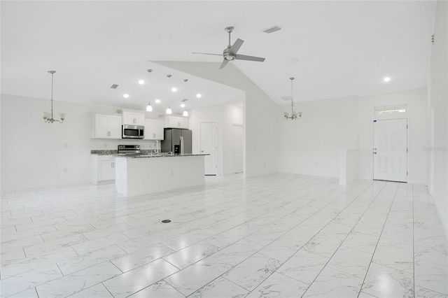 207 DENTON AVENUE, Auburndale, FL 33823