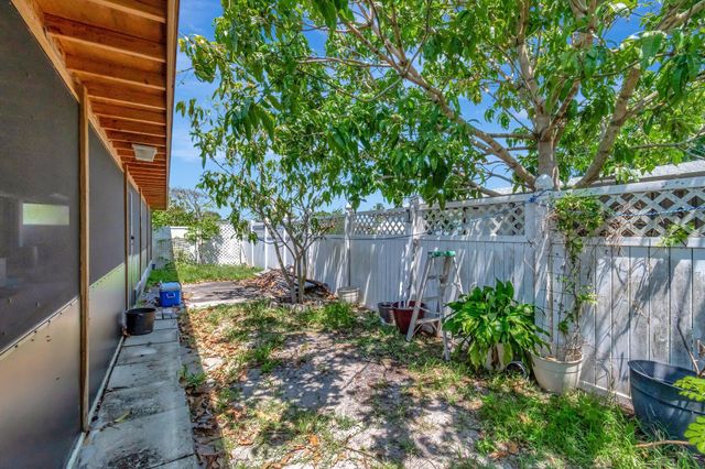 3935 Chickasha Road, Atlantis, FL 33462