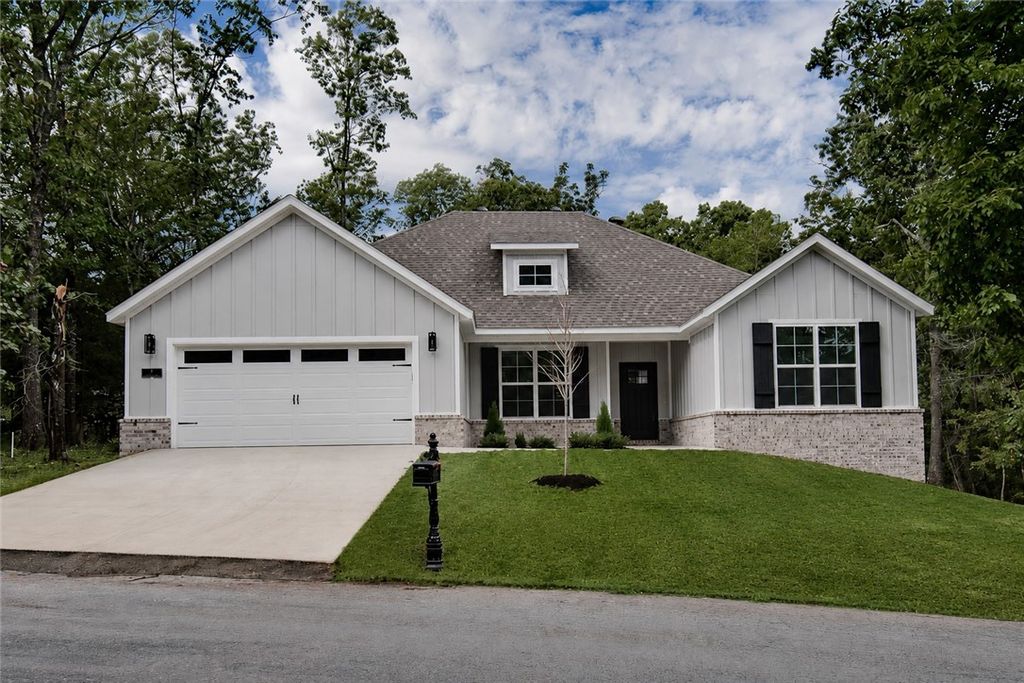 26 Kirkcudbright Lane, Bella Vista, AR 72715