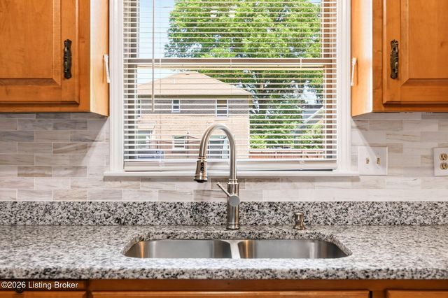 7209 Old N Church Rd, Louisville, KY 40214