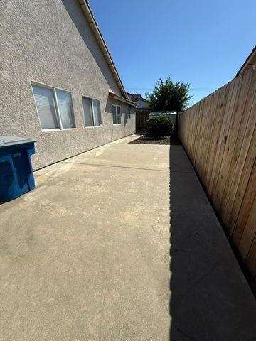 954 Avenida Real, Ceres, CA 95307